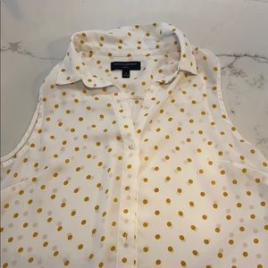 Sleeveless banana republic button up top